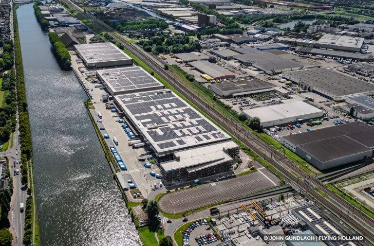 Sunrock and intospace® deliver the successful solar energy project in Utrecht for tenants Albert Heijn, Hema and Ampère